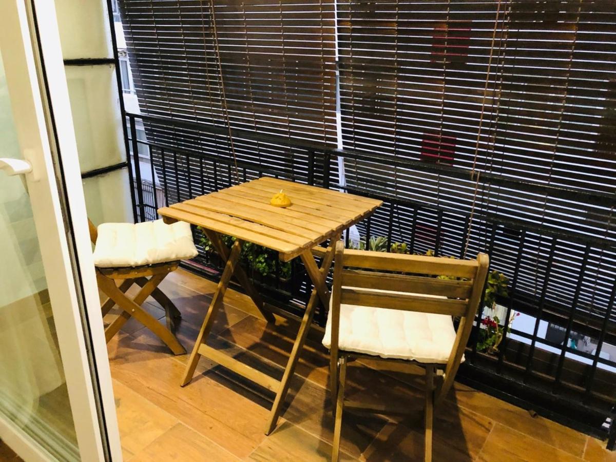 Petit Apartment Los Remedios Севилья Экстерьер фото
