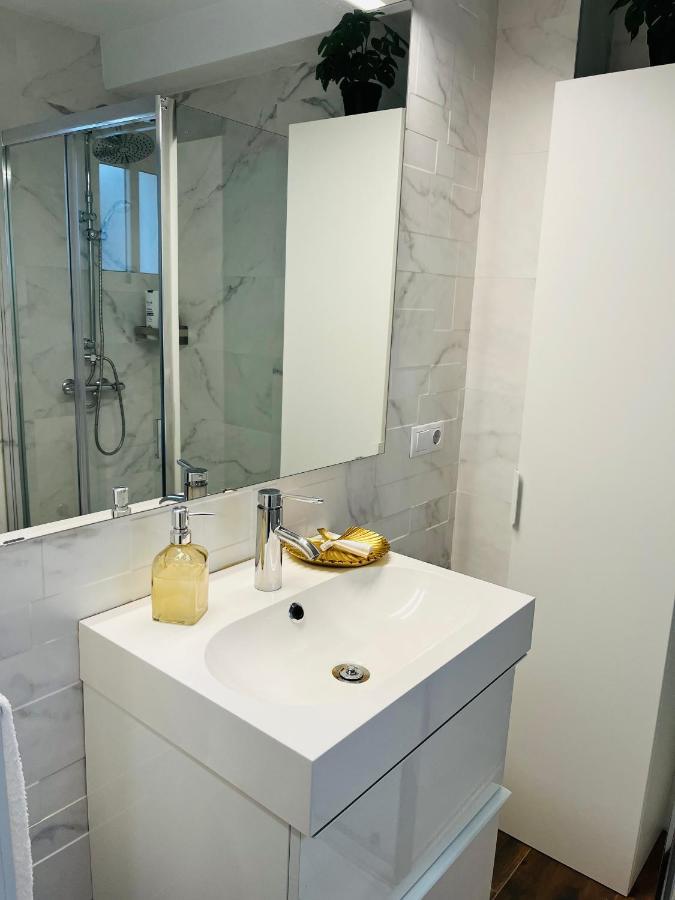 Petit Apartment Los Remedios Севилья Экстерьер фото