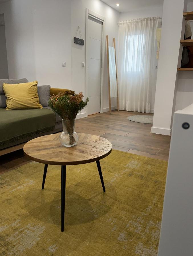 Petit Apartment Los Remedios Севилья Экстерьер фото